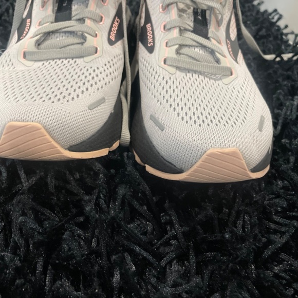 Brooks adrenaline gts 22 size 7.5 - Picture 4 of 7